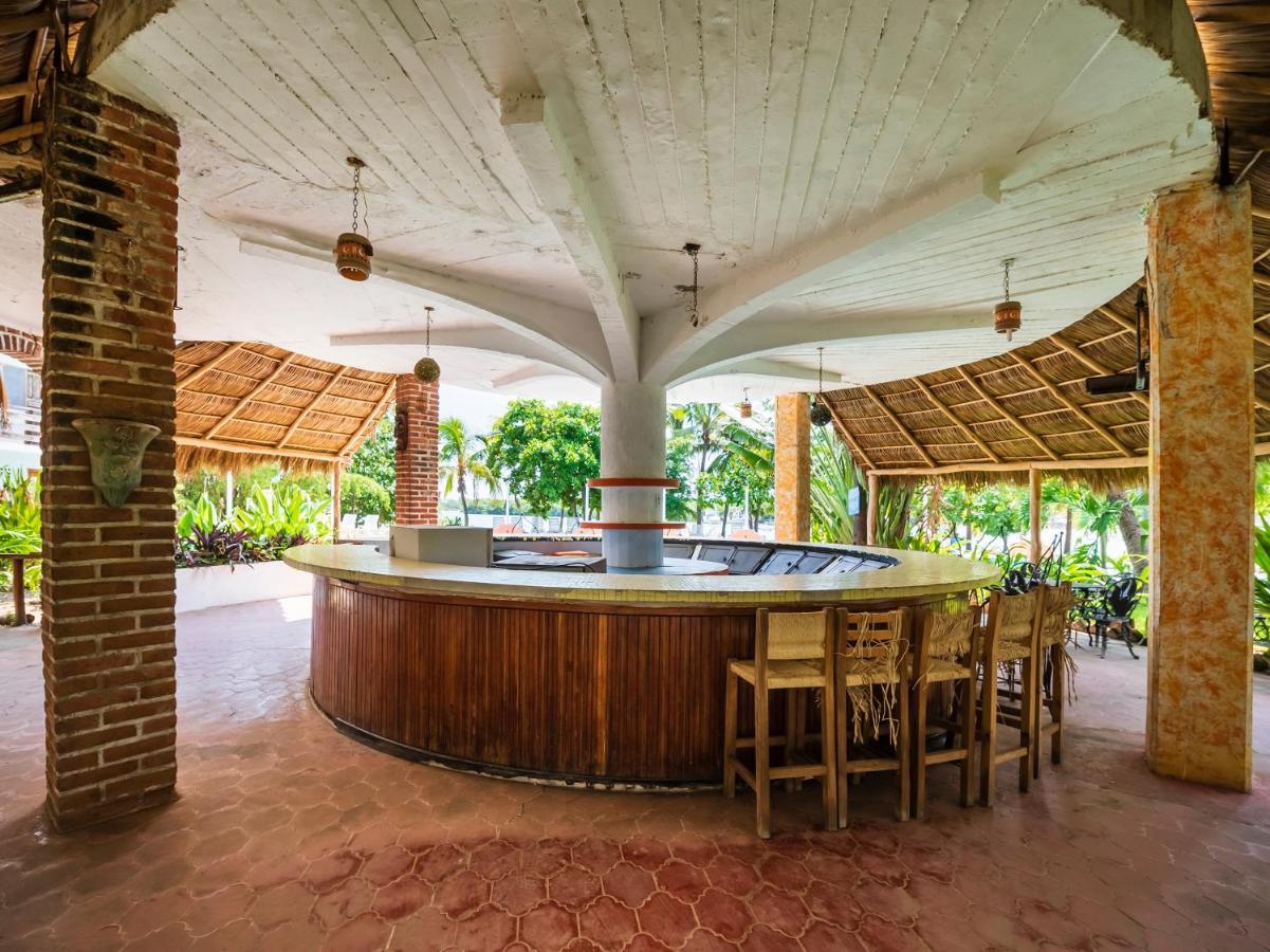 Oyo Hotel Sands Barra de Navidad Dış mekan fotoğraf