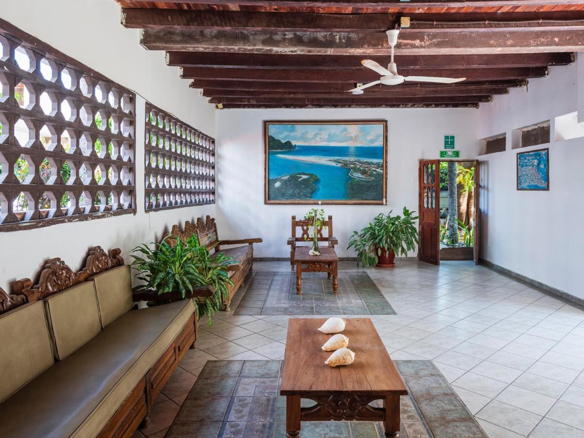 Oyo Hotel Sands Barra de Navidad Dış mekan fotoğraf