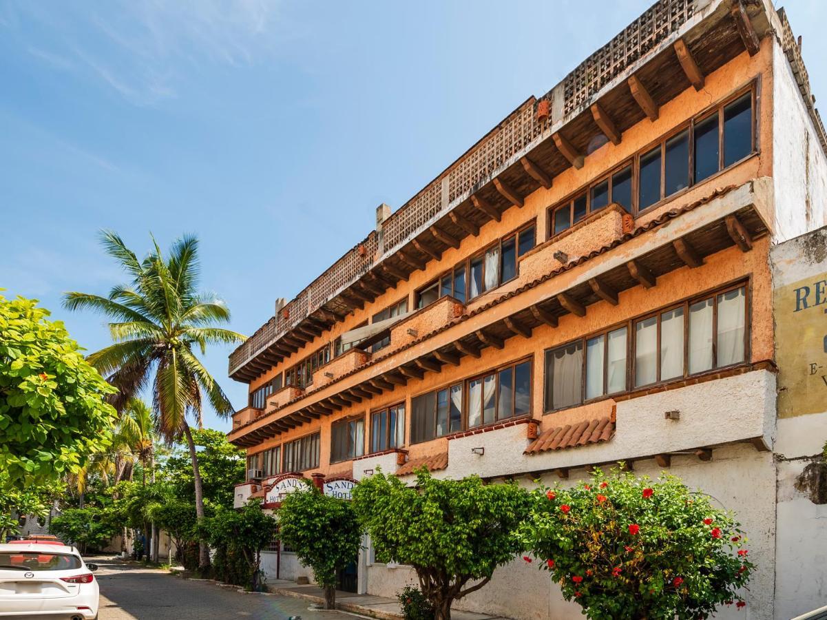 Oyo Hotel Sands Barra de Navidad Dış mekan fotoğraf