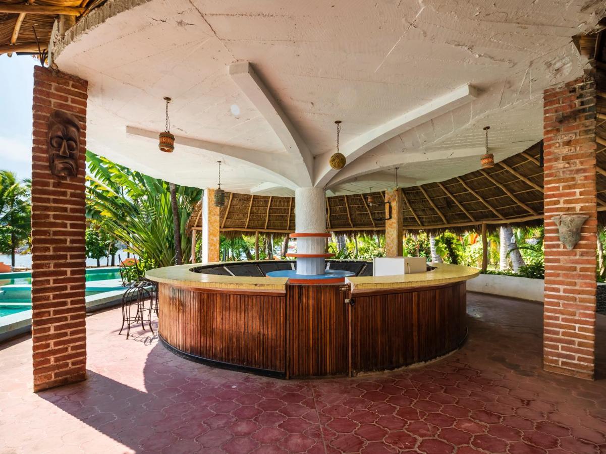 Oyo Hotel Sands Barra de Navidad Dış mekan fotoğraf