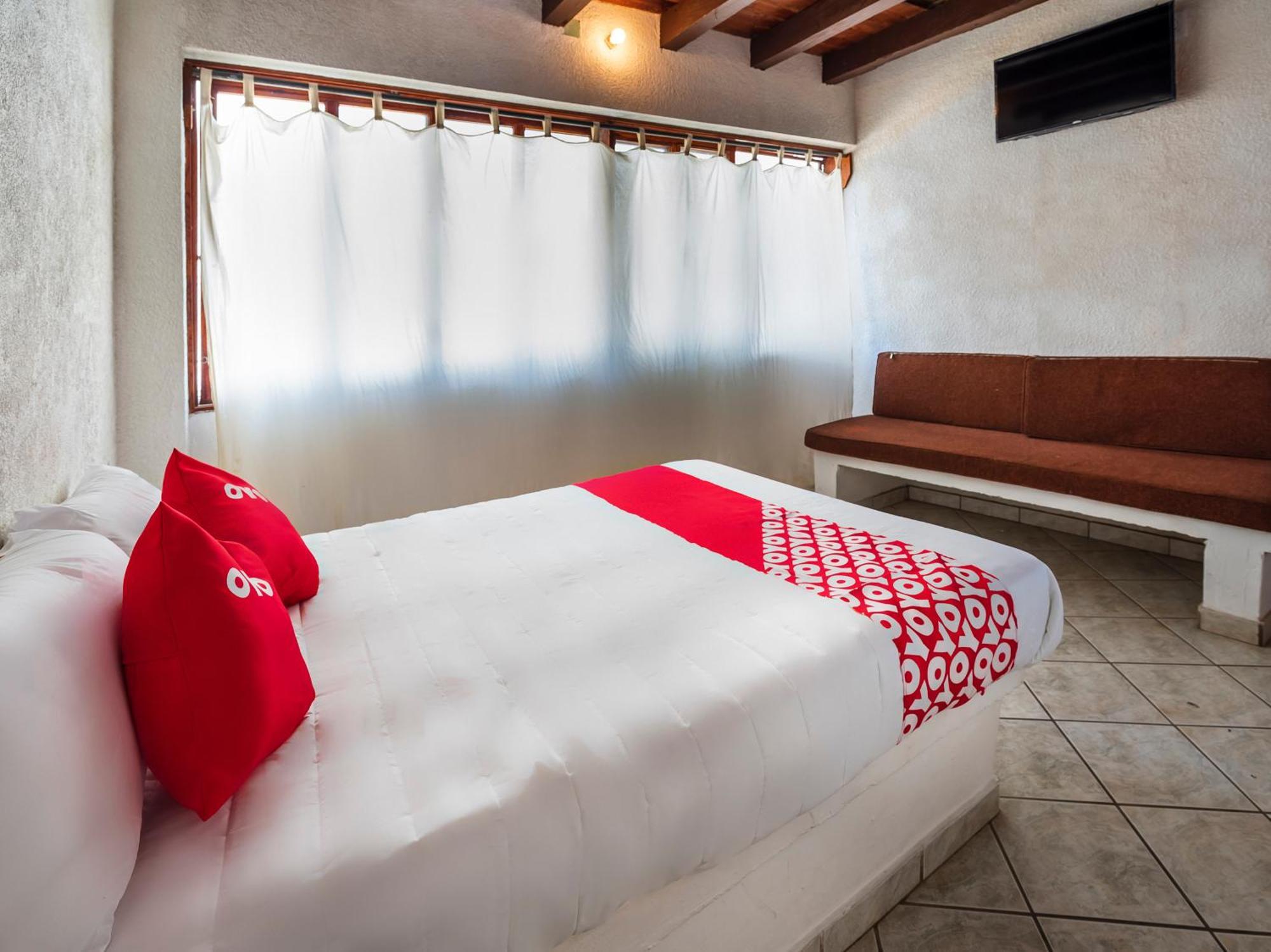 Oyo Hotel Sands Barra de Navidad Dış mekan fotoğraf