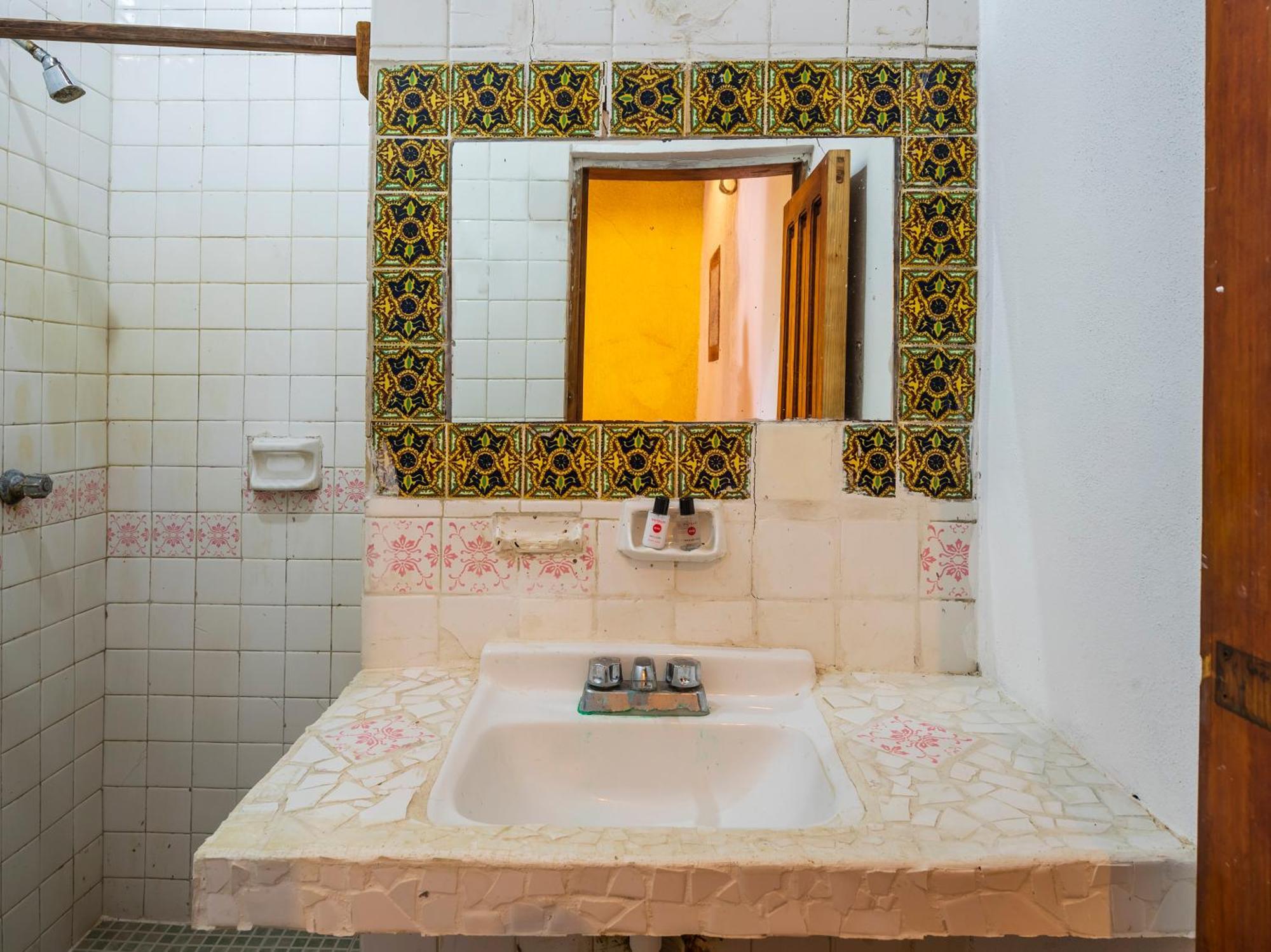 Oyo Hotel Sands Barra de Navidad Dış mekan fotoğraf